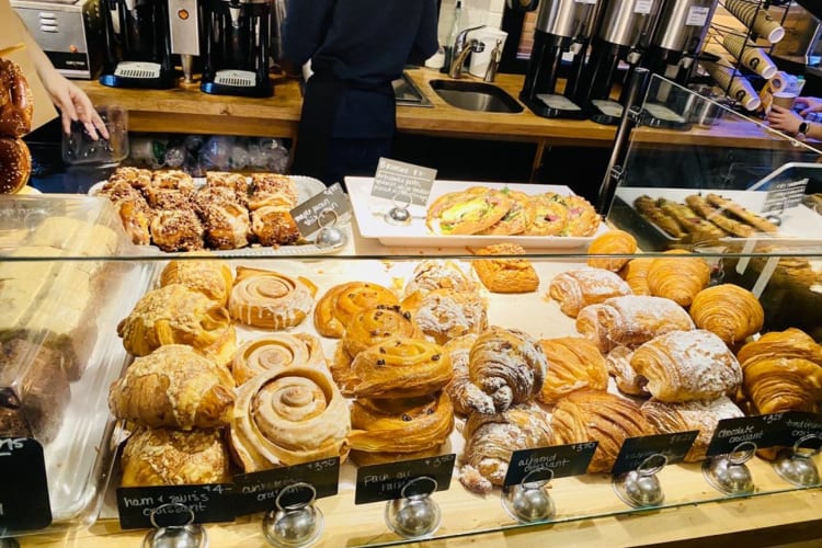 Get a pastry at this diner in Cleveland 