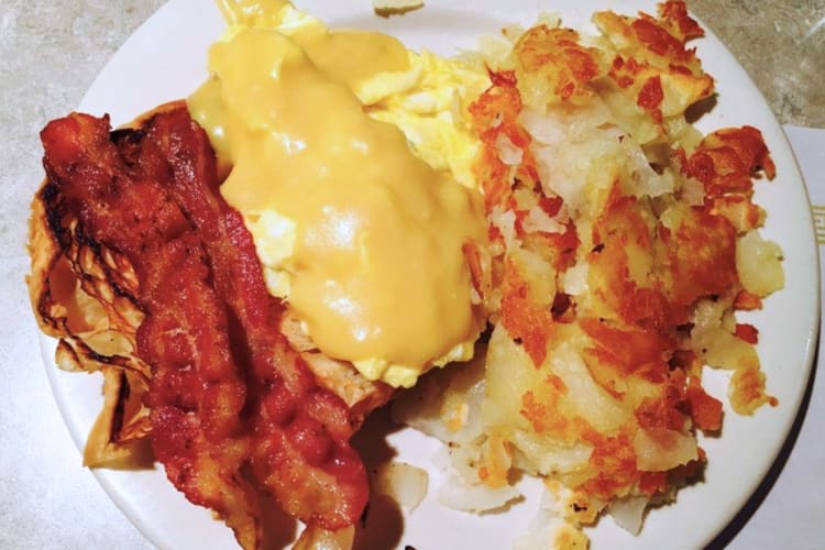 Get a late night snack at this Cleveland diners 