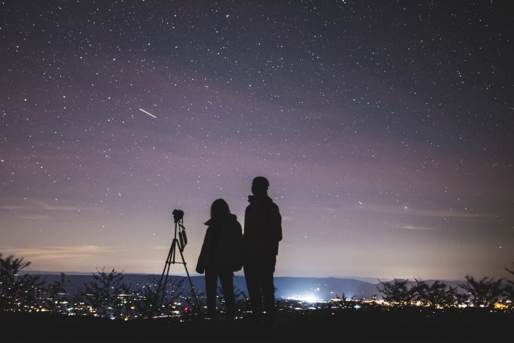 Stargazing is a relaxed backyard party idea