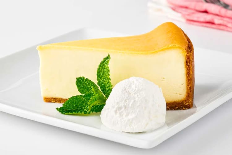 Low-Liscious is the best cheesecake at Cheesecake Factory for low-calorie dieters