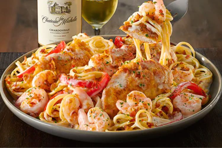 A bowl of shrimp and chicken pasta