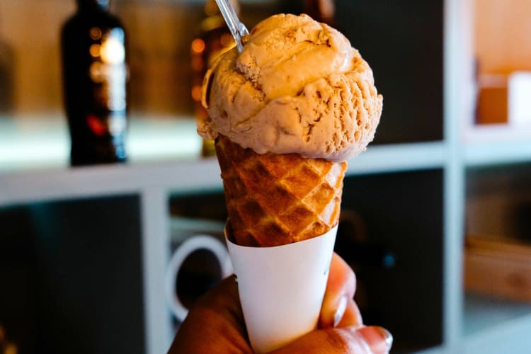 A person holding a cone with gelato
