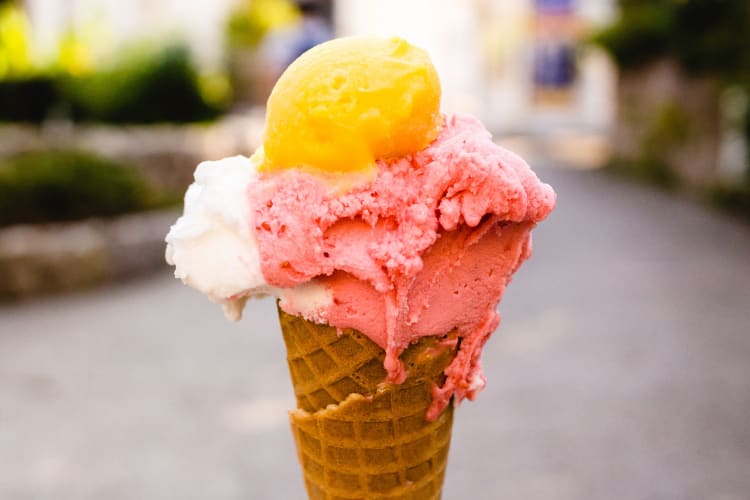 A person holding a cone of gelato
