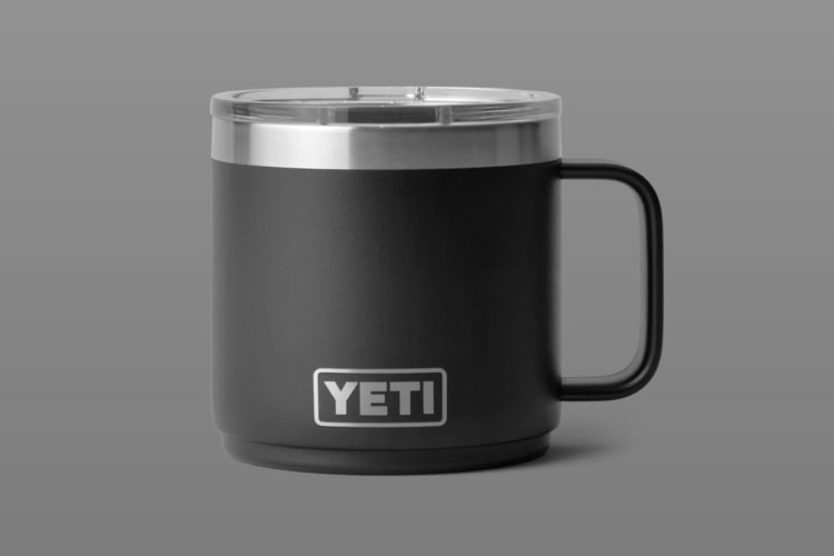 A mug with a lid and a Yeti logo