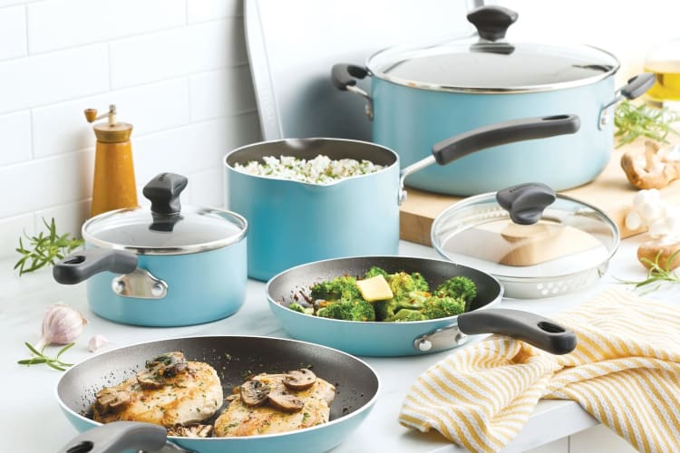 Farberware offers one of the best Non-Stick Cookware Set