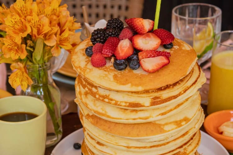 A plate piled with hotcakes.