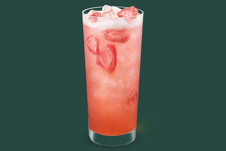 A Starbucks Strawberry Açaí Refresher