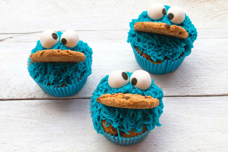 Making Cookie Monster cupcakes is a cute birthday cake idea for kids