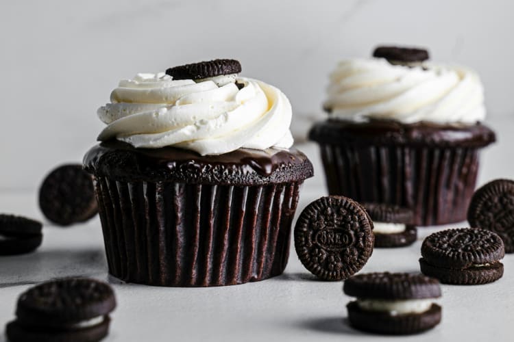 Chocolate cupcakes with white frosting and Oreo cookies