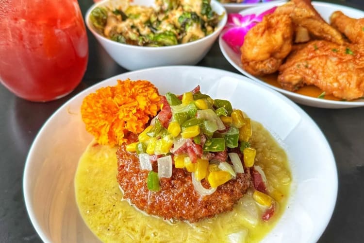 Plates at The Soul Food Lounge a Black-Owned Restaurant in Chicago