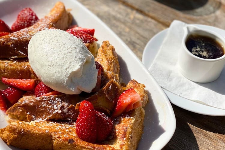 French toast with cream and strawberries