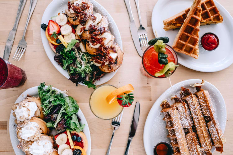 Breakfast dishes and drinks on a table