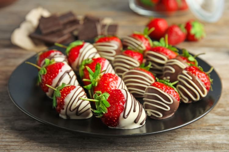 Can you freeze strawberries with chocolate is a common question