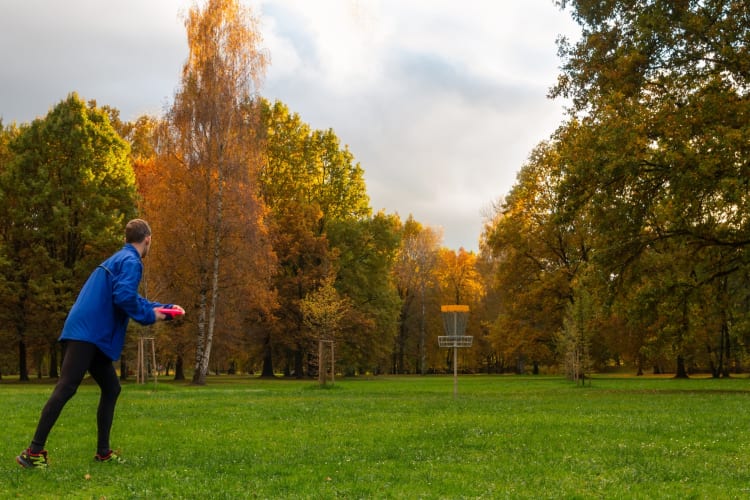 Playing outdoors is a good Chattanooga date idea for people who like to be active 