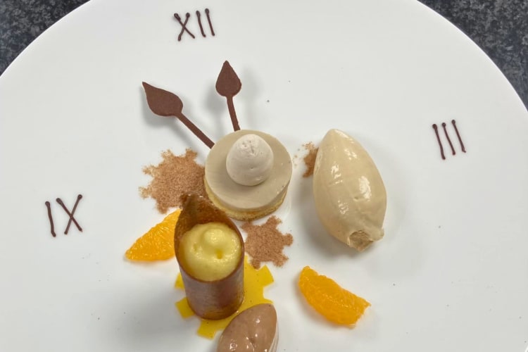 A creative clock plate from one of the cheapest Michelin star restaurants.
