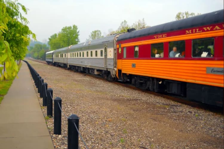 A dinner date on a train is one of the fun date ideas in Cincinnati