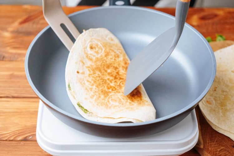 how to make quesadillas on the stove