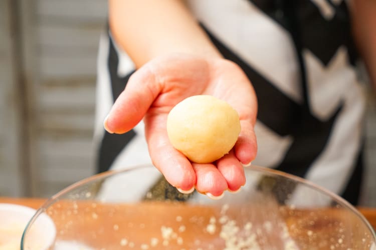 how to make cake pops without frosting