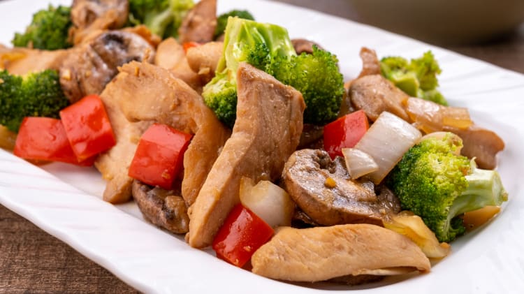 keto stir fry is an easy and quick healthy chicken breast dinner