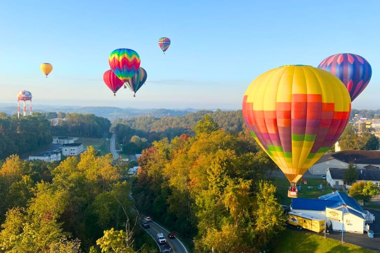 Riding a hot air balloon is one of the unique date ideas in Columbus, Ohio