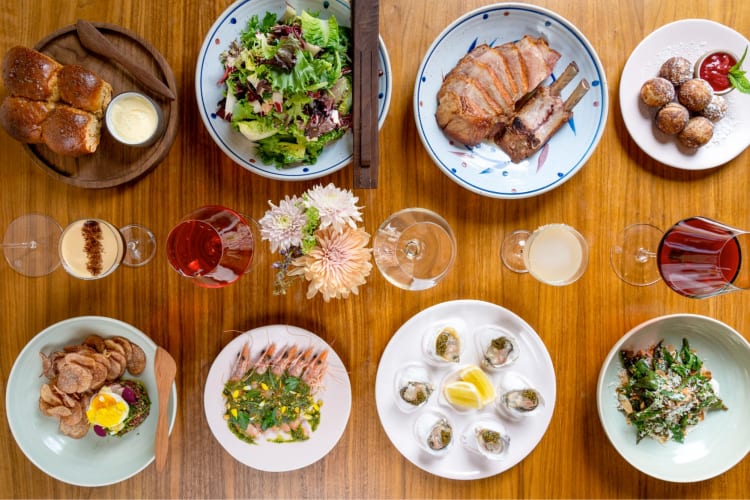 Various dishes and alcoholic drinks on a table