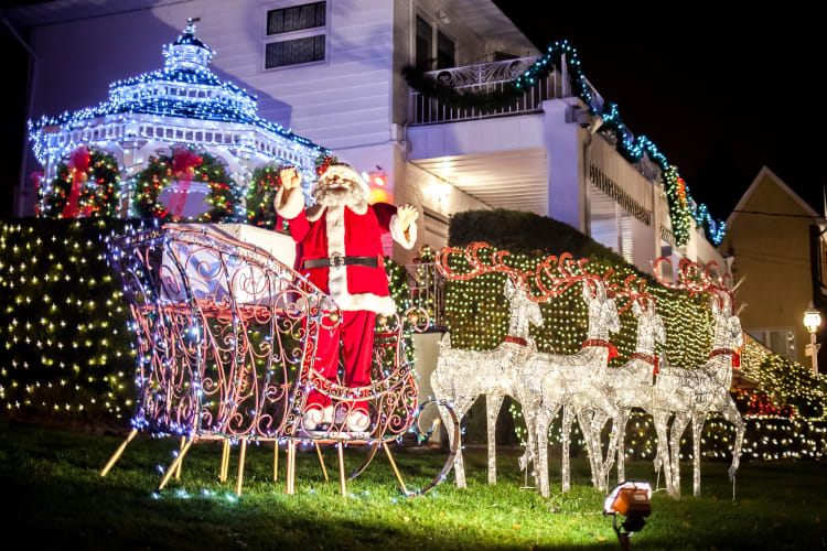 During the holidays, seeing the lights is a fun date idea in Milwaukee