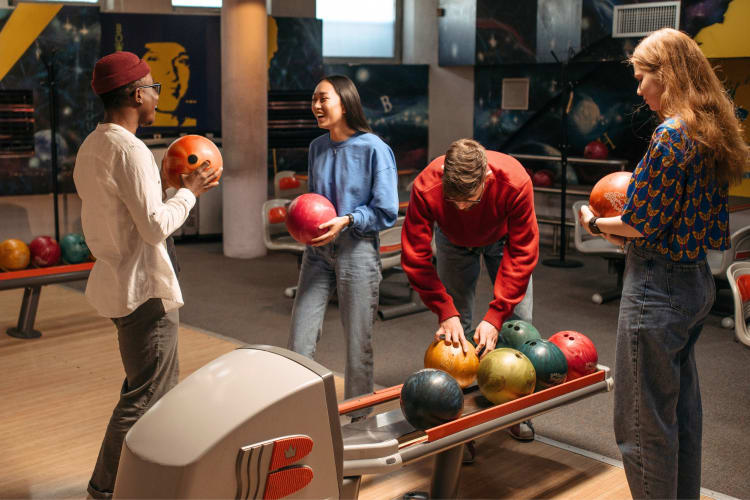 One of the relaxed date ideas in Minneapolis is bowling