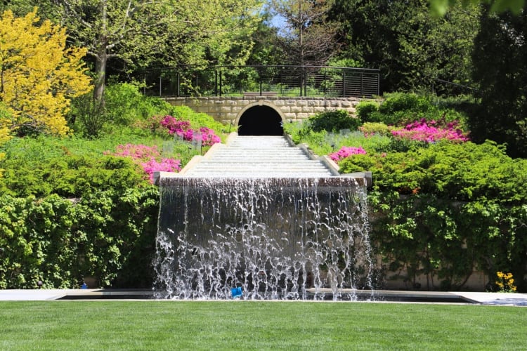 A day at the botantical gardens is one of the best Des Moines date ideas