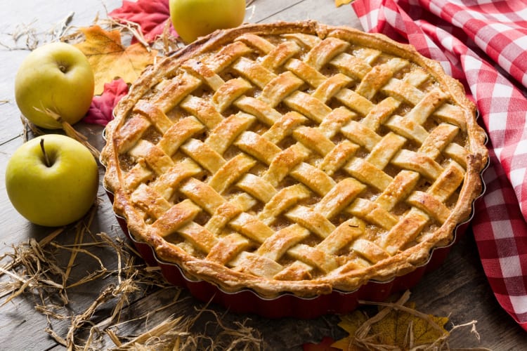 Satisfy your sweet tooth with a slice of apple pie at this Cincinnati diner.