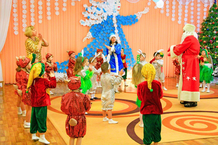 Theatrical Christmas show involving adults and children