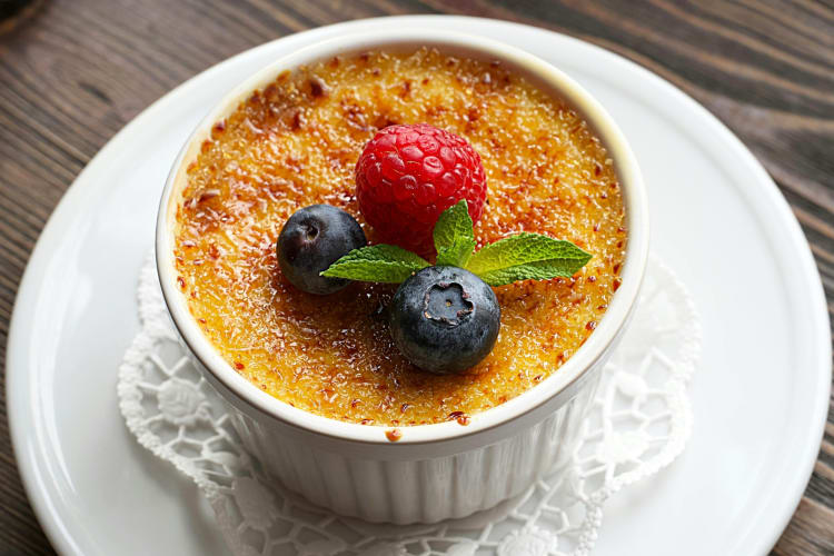 A crème brûlée with berries