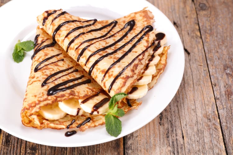 Crêpes with bananas and chocolate sauce