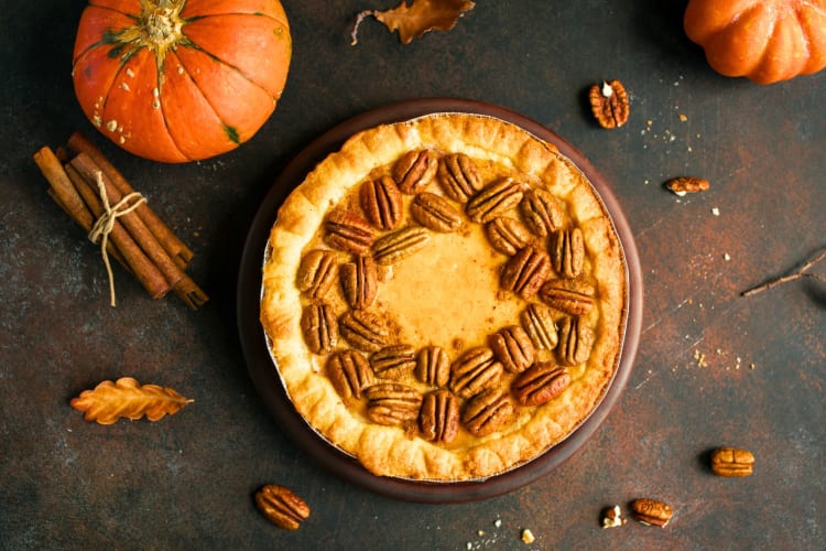 Serving pumpkin and pecan pie is a great Friendsgiving food idea