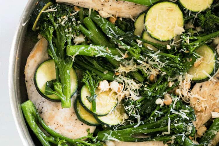 garlic chicken one pot with broccolini and zucchini is a nutrient-rich one pot meal