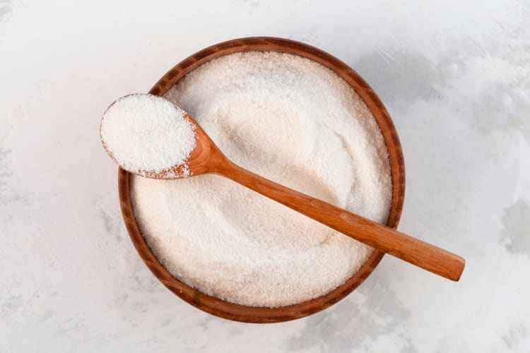 A bowl of white powdered carrageenan 