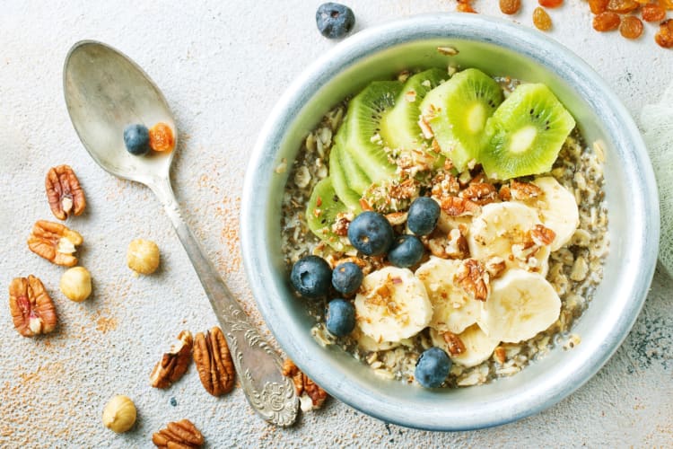 Oatmeal and fruit are some of the healthiest breakfast foods