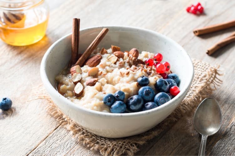 A bowl of oatmeal with berries