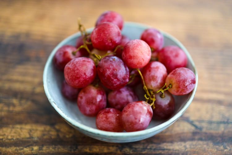 Red grapes in a bowl