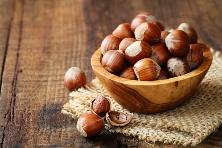 A bowl of hazelnuts