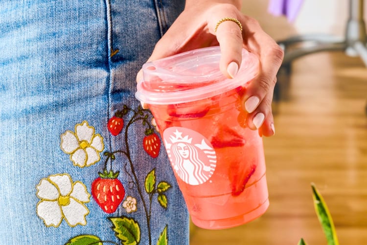  A Strawberry Açaí Refresher is one of the healthiest starbucks drinks.