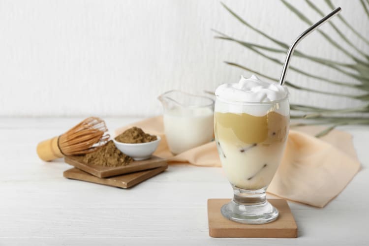 A hojicha latte in a glass