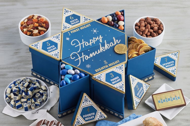 Yeaqee 32 Pcs Hanukkah Goody Candy Boxes for Gift Giving Chanukah Treat  Boxes Hanukkah Cookie Boxes Tins Holiday Cardboard Gift Wrap Boxes Paper  Gift