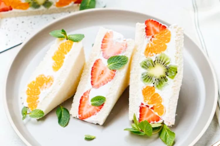 A sandwich with cream and fresh fruit filling