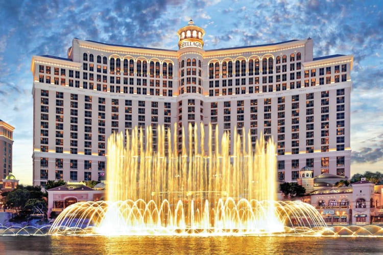 Watching the Bellagio fountain show is one of the best date ideas in Las Vegas 