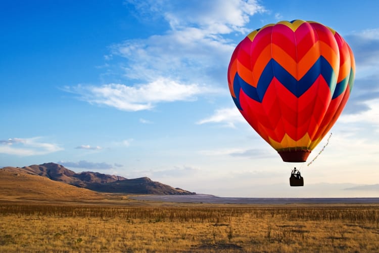 One of the memorable date ideas in Las Vegas is a hot air balloon ride