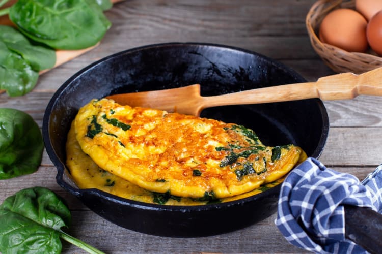 You can't go wrong with a spinach omelette for a low carb breakfast.