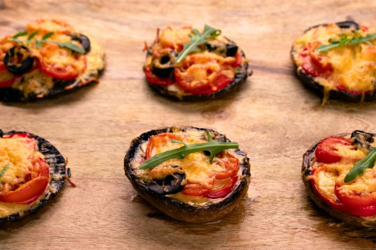 Portobello mushroom pizzas are an alternative carb-free breakfast idea.