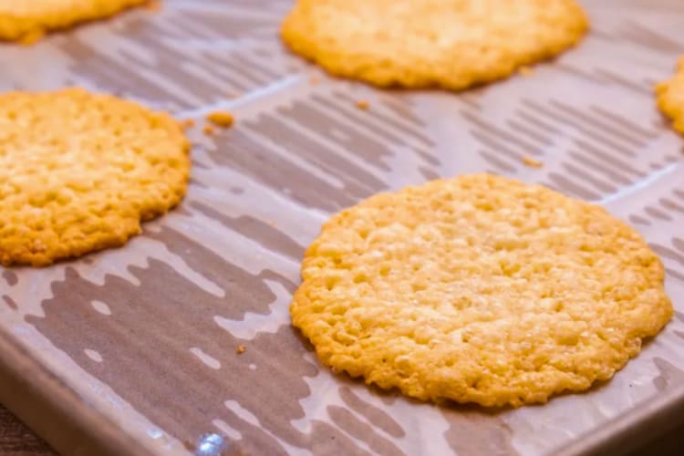 Parmesan chips are a different low-carb breakfast idea. 