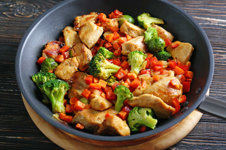 A chicken, broccoli and red bell pepper stir fry