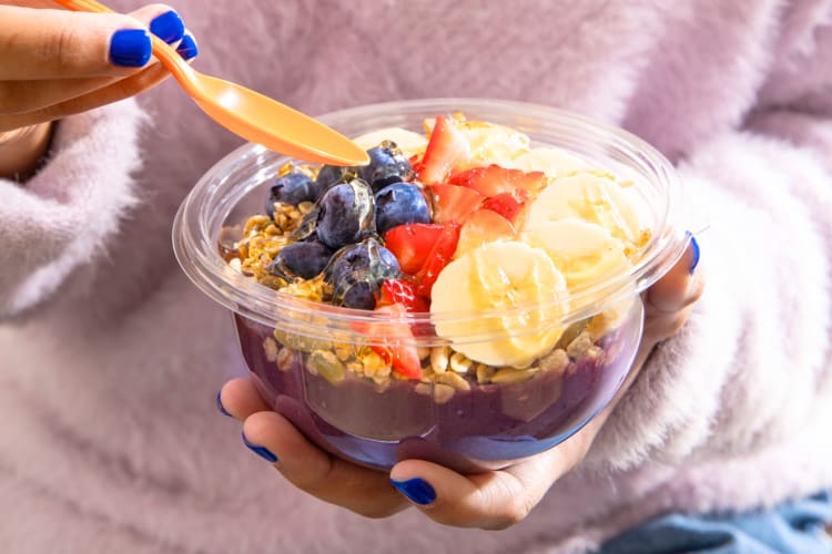 An açai bowl with blueberries, bananas and honey